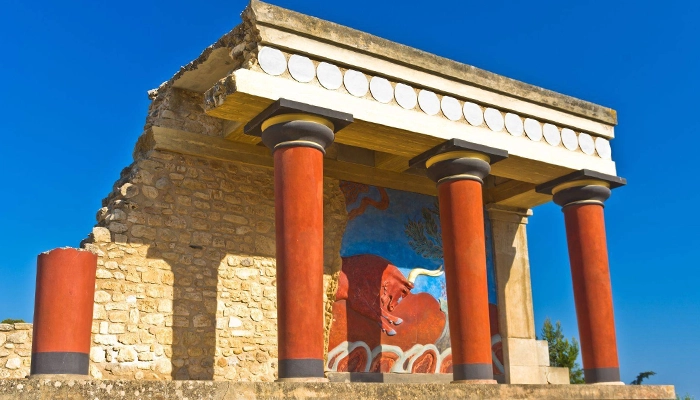 Knossos Palace columns and bull symbol during Knossos and Lassithi Plateau tour in Crete with Car and Travel